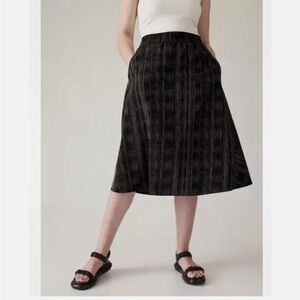 Athleta midi skirt black stripe. Size 8
